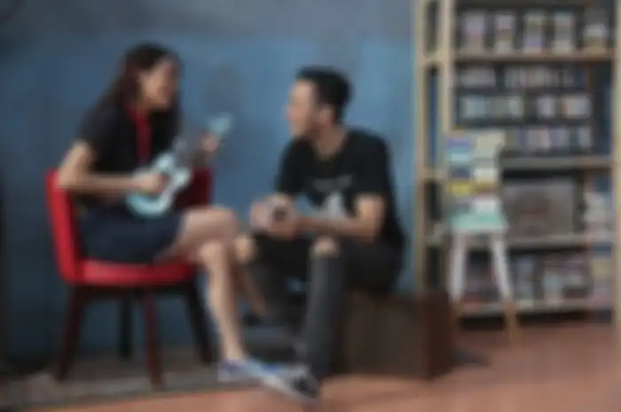 Film Galih & Ratna Ngajarin Kita Nembak Cewek Pake Cara Klasik Ini. Eits, Kuno Tapi Ampuh, Lho!