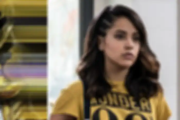 Power Ranger Kuning, Trini, yang diperankan oleh Becky Gomez