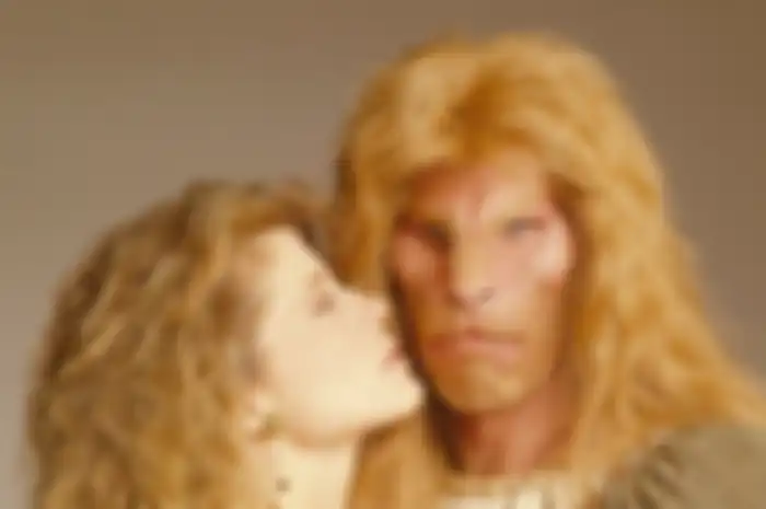 Karakter Beauty and The Beast dari serial tv pada tahun 1980-an.