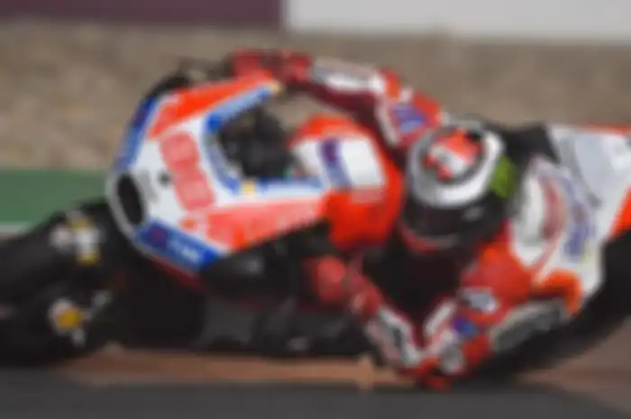 Jorge Lorenzo beraksi di Sirkuit Internasional Losail, Qatar