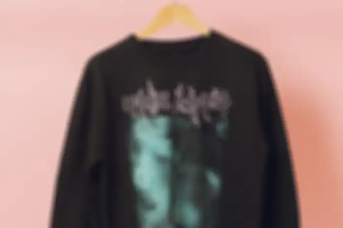 The 1975 goes black metal!
