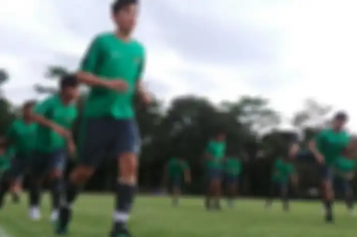 Jack Brown dkk menjalani seleksi tim nasional U-18 di Cijantung, Kamis (6/4/2017). (Kompas.com/Ferril Dennys)