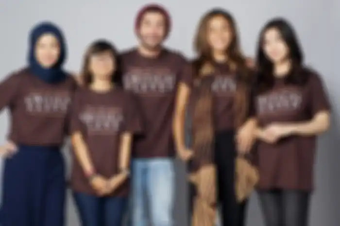 Para pemeran Critical Eleven, plus Isyana Sarasvati