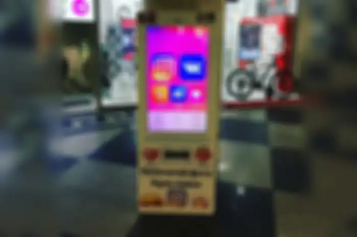 Vending Machine penjual likes dan followers Instagram (foto oleh: Vasily Sonkin) 