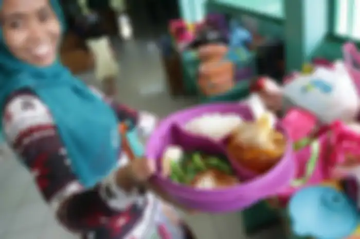 Menu makan siang di Indonesia