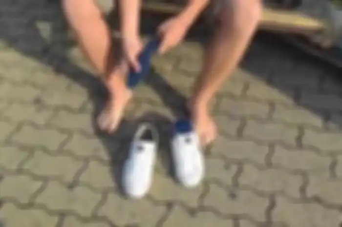 pakai sepatu tanpa kaos kaki