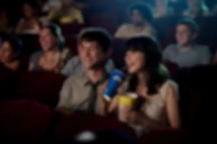 Menonton Film Bareng Pacar
