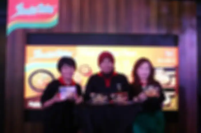 Acara konferensi pers Indomie. Ibu Nunuk ada di tengah.