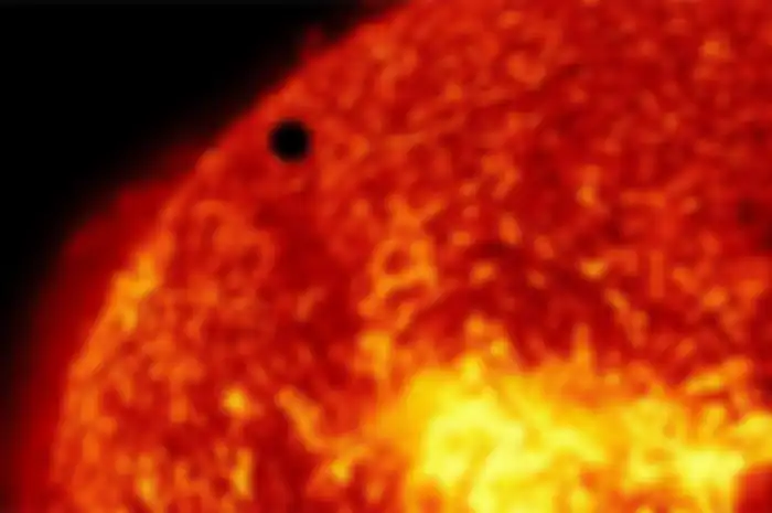 Venus Mampir di Matahari