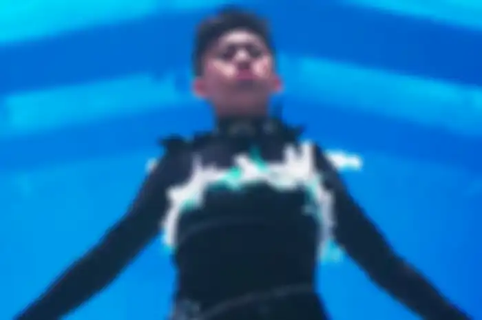 Rich Brian di video klip Cold