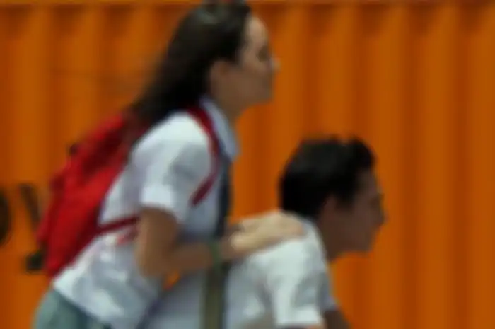 3 Alasan Pacaran Satu Sekolah Bisa Renggang Pas Liburan