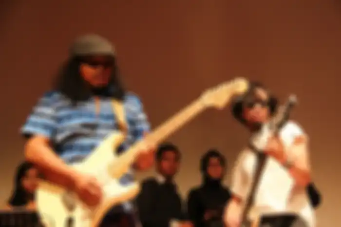 Gugun GBS berkolaborasi membawakan lagu 