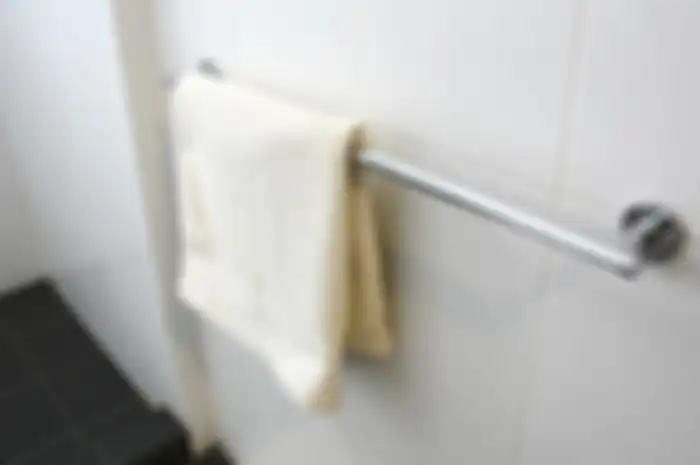 Semakin ramping ukurannya, sederhana desainnya, semakin pas untuk ditempatkan di kamar mandi kecil. 