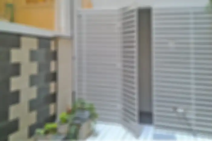 Kamar Mandi Tersembunyi Dekat Kolam