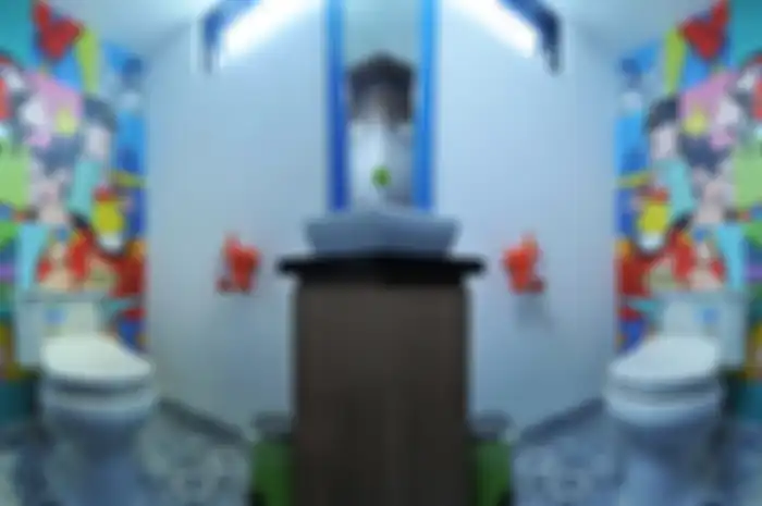 Menemukan Superhero Di Toilet Mungil
