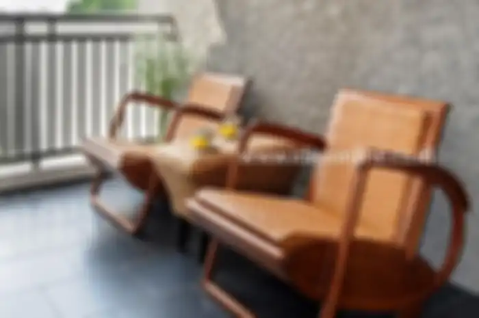 Balkon Cantik dengan Dinding Kamprot