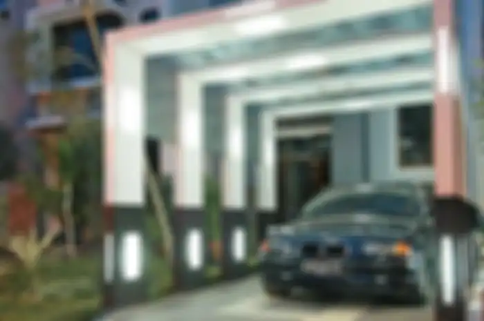 Modern dengan Carport atap kaca sandblast