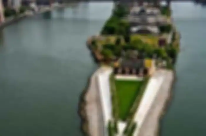 FOUR FREEDOMS PARK Taman di Tengah Air