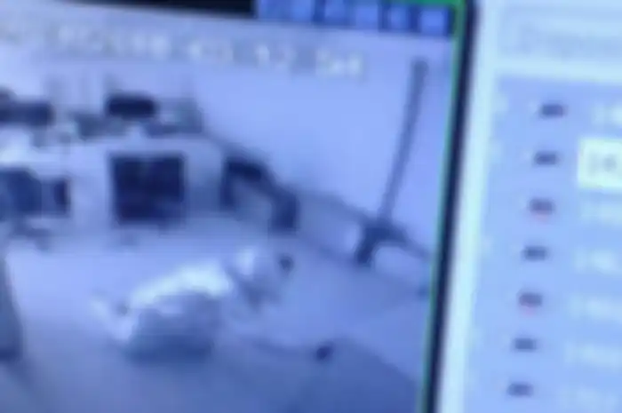 Meski Aneh, Perampok Ini Berhasil Lumpuhkan Alarm Bank Setelah Membungkus Diri dengan Aluminium Foil