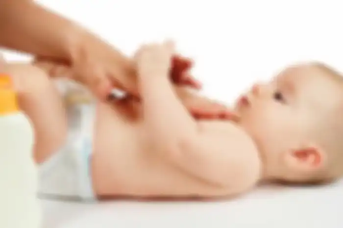 Membedaki Bayi Bisa Berbahaya