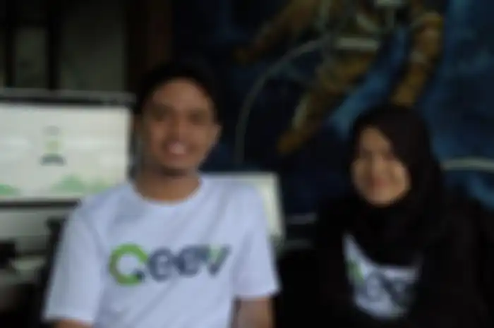Aska dan tim pengembang mesin pencari lokal Geevv.