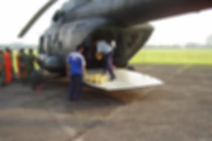 Dalam misi SAR untuk dropping logistik TNI menggunakan kelapa muda yang tahan banting
