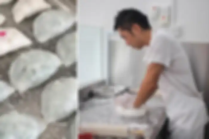 Membahagiakan orangtua tidak selalu dengan harta, tindakan kecil untuk memperhatikannya itulah yang utama, uang hanyalah bonus yang kita dapatkan.