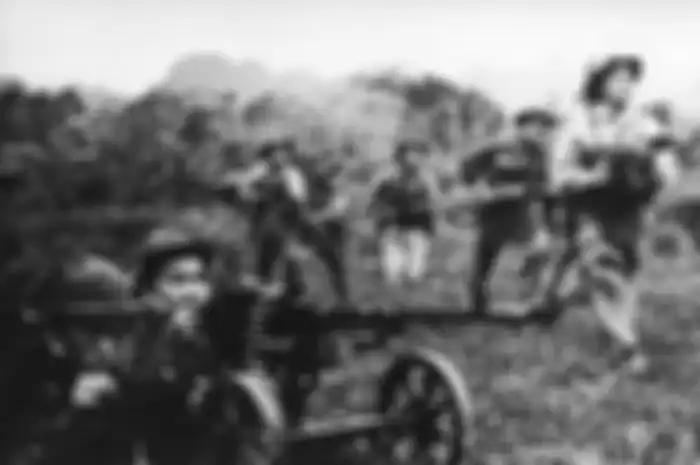 Untuk menyerang kedudukan pasukan Amerika, Viet Cong juga menggunakan senjata berat sekelas roket propelan dan juga STTB (Senjata Tanpa Tolak Balik).