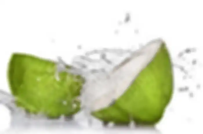 Air kelapa sanga mudah kita dapatkan, tidak ada salahnya mencoba perawatan wajah menggunakan air kelapa untuk memperoleh 5 manfaat berikut ini. 