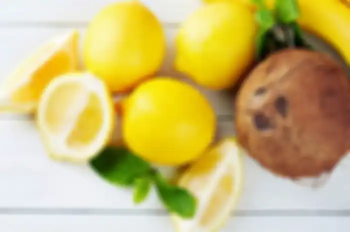 Ramuan alami dari campuran lemon dan minyak kelapa