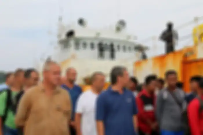 Kru kapal itu semuanya 30 orang. Sebanyak 10 orang lainnya merupakan warga Australia (2 orang) dan Rusia (8 orang).