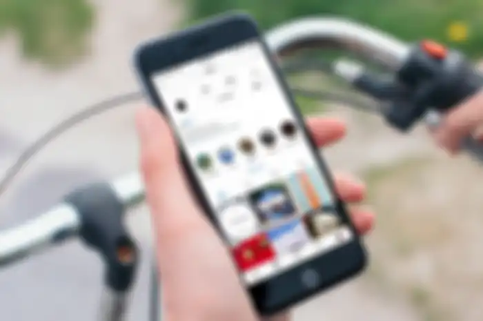 Sebagai penyuka fotografi, pasti kita senang berbagi karya visual lewat Instagram kan? Gimana ya cara akun Instagram kita bisa dapat verifikasi. 