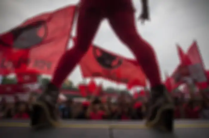 Penyanyi dangdut saat menghibur pendukung PDIP saat kampanye di Sleman Yogyakarta, 25 Maret 2014.