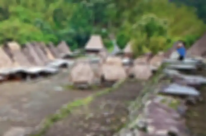 Desa adat Bena, Aimere, masih kuat menanamkan tradisi, termasuk arsitektur rumah adatnya.