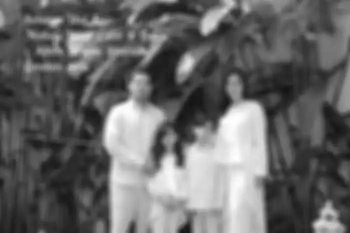 Keluarga Wulan Guritno dan Adilla Dimitri saat rayakan Lebaran bersama.
