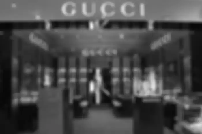Gucci dikritik karena harga tas yang mereka jual jauh lebih tinggi dibanding bahan yang digunakan