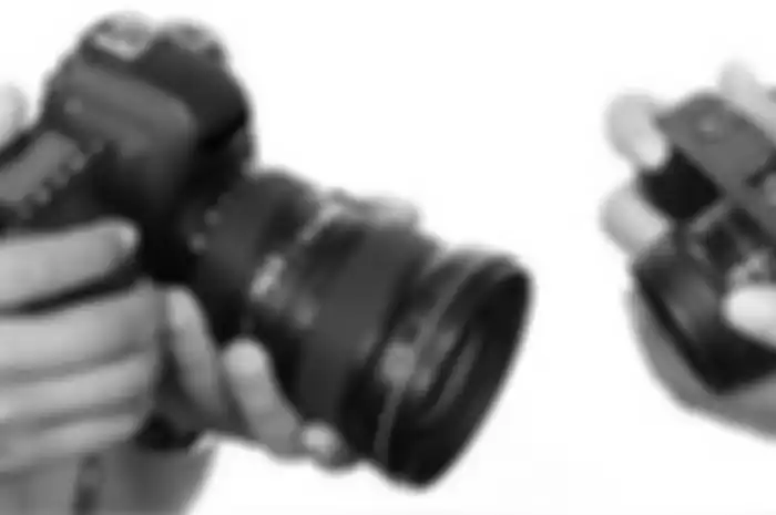 (ki) Kamera DSLR dan (ka) Mirrorless