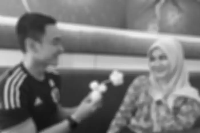 Zumi Zola dan istrinya