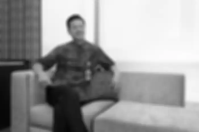 Lakban Sepatu Bolong Sampai Makan Semeja Dengan Pegawai, Pria Ini Ternyata Anak Orang Paling Kaya di Indonesia, Karyawan: Ambil Minum Selalu Dihabiskan, Tidak Dibuang Percuma