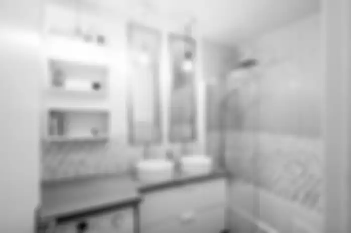 Mengganti elemen yang sudah mulai rusak atau tak berfungsi adalah alasan rasional mengapa orang merenovasi kamar mandi.