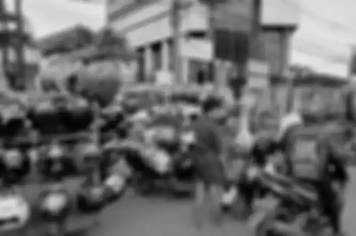 Penjual helm bekas yang berada di kawasan Jalan Matraman, Jakarta Timur, Sabtu (6/10/2018). 
