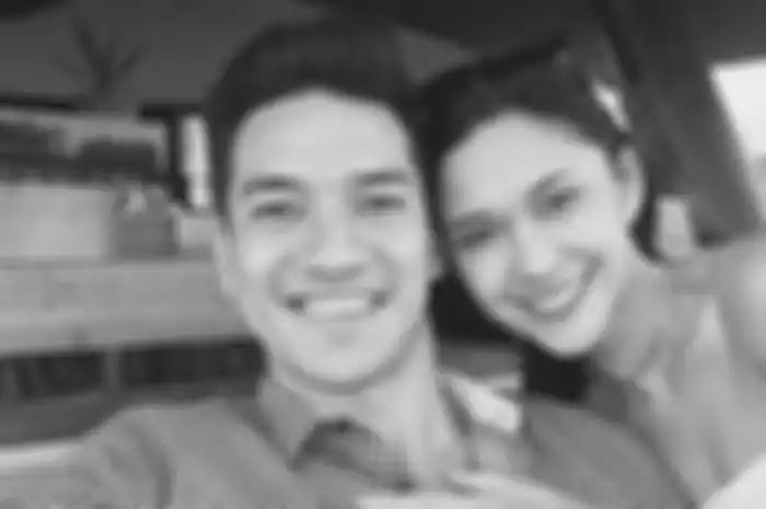 Andrew White dan Nana Mirdad