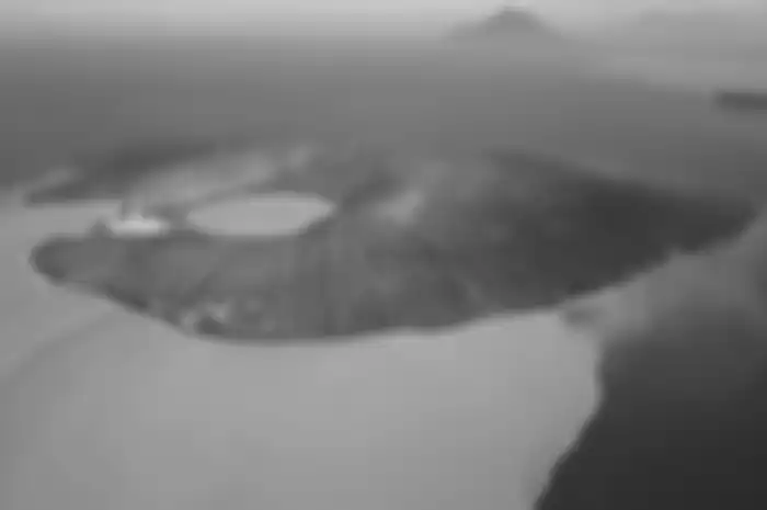 Beda dari Biasa, Air Laut di Sekeliling Gunung Anak Krakatau Tampak Berwarna Oranye, BNPB Sebut Terjadi Perubahan Morfologi yang Cepat