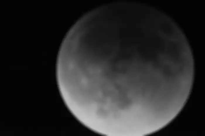 Beruntung, masyarakat Indonesia akan dapat menyaksikan fenomena supermoon yang muncul bersamaan dengan gerhana bulan ini.