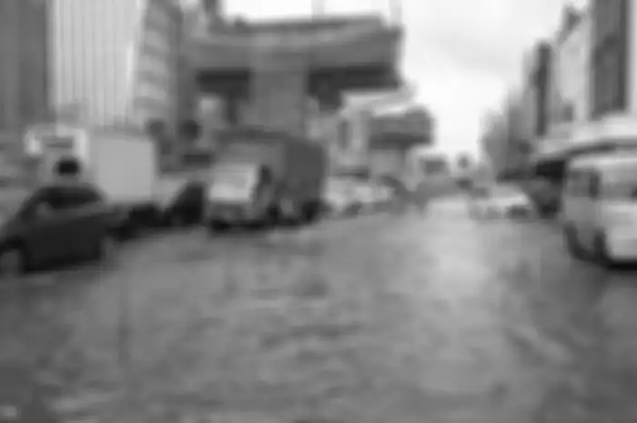 Genangan air hujan merendam Jalan Boulevard Barat, Kelapa Gading, Rabu (30/1/2019).