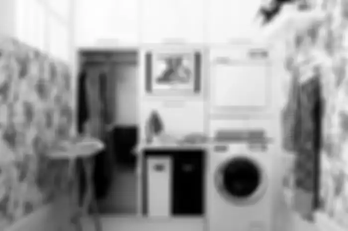Ruang servis di lantai bawah bikin sirkulasi servis lebih mudah ke luar ruang. 