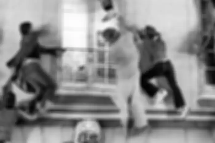 CCTV dan teknologi kontrol jarak jauh bisa diterapkan untuk mencegah maling masuk. 