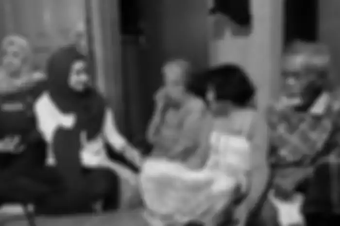 Nabila, bocah yang sempat viral karena mendapatkan bully-an dari teman-temannya karena masalah sepatu, mendapatkan kunjungan dari istri Wakil Bupati Bandung Barat, Sonya Fatmala.