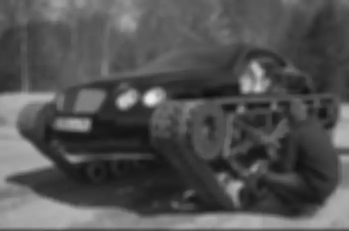 Mobil Bentley yang dimodif jadi semi tank