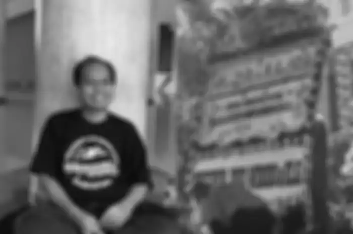 Kolase foto Sutopo Purwo Nugroho dan Karangan bunga kiriman Presiden Joko Widodo.